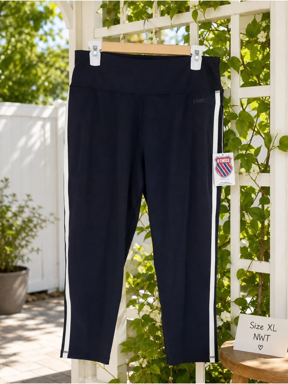 K-Swiss Women’s 2-Piece Activewear Set Size XL Black White NWT
